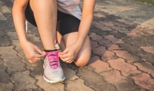 Sepatu Lari dan Sepatu Sneakers Biasa, Termasuk Teknologi